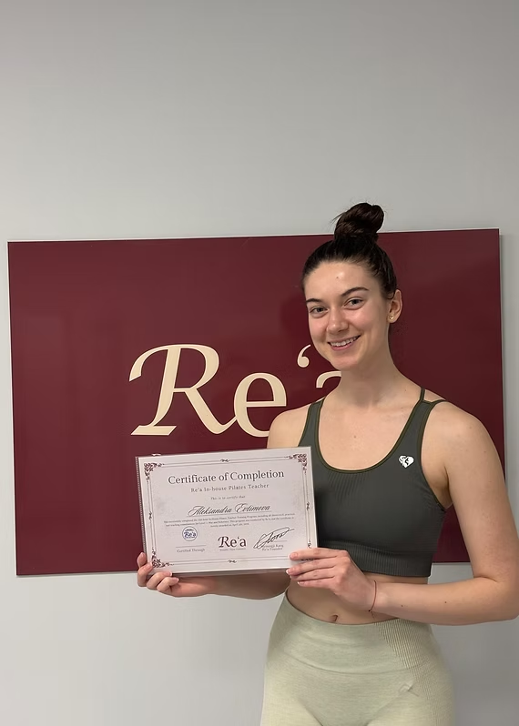 Aleksandra Evtimova with her Re’a certificate